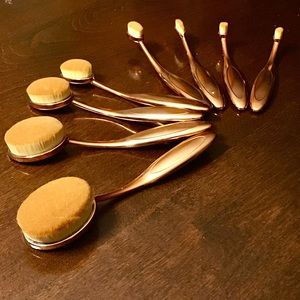 Metallic Gold Oval Brush Set